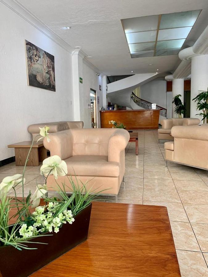 Hotel Capri De Leon Mexico Esterno foto