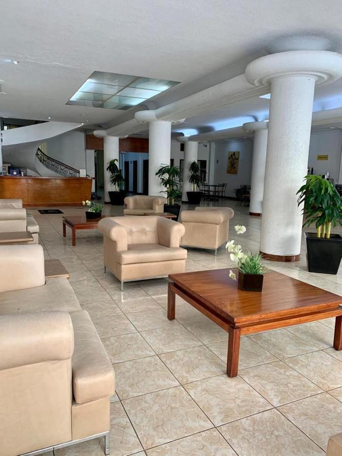 Hotel Capri De Leon Mexico Esterno foto
